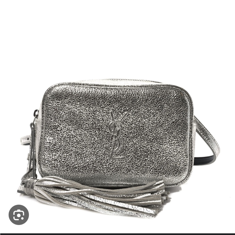 SAINT LAURENT YSL
Metallic Lambskin Monogram Lou Belt Bag Argento